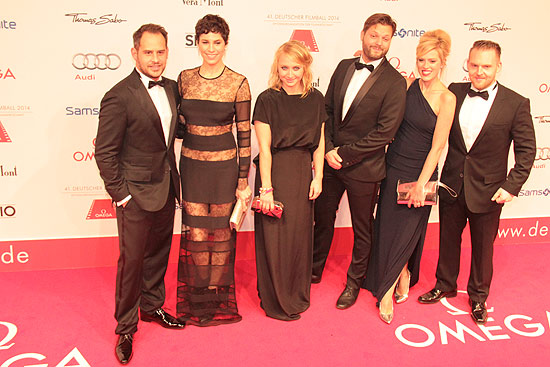 Schauspieler Moritz Bleibtreu, Schauspielerin Jasmin Gerat, Schauspielerin Anna Maria Mühe,  Regisseur Peter Thorwarth, Schauspielerin Nele Kiper und Schauspieler Axel Stein bei Deutschen Filmball 2014 (©Foto: Martin Schmitz)